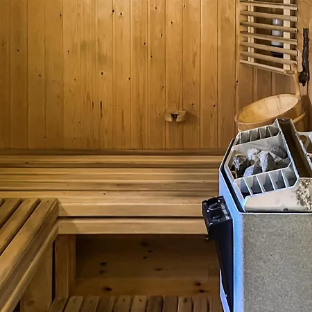 בית נופש Amazing In With Sauna *